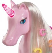Unicorn med strålende horn og sal