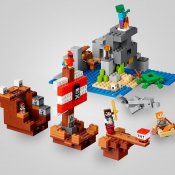 LEGO Minecraft Pirate Ship Adventure