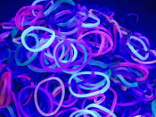 Loom Bands Glow in the dark i forskjellige farger for kule smykker! 200 deler