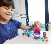 Barbie Skipper Barnevakt med rosa barnevogn
