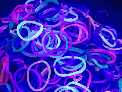 Loom Bands Glow in the dark i forskjellige farger for kule smykker! - (400 deler) -