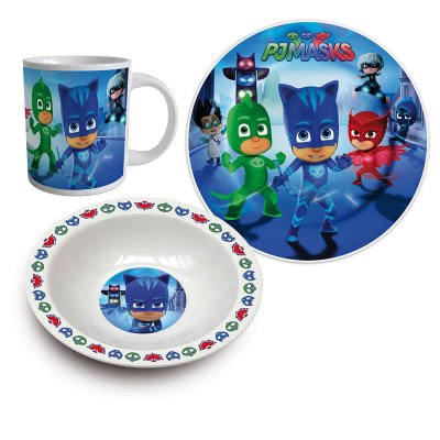 Pyjamas helter, Frokost satt i porselen, tallerken, bolle og krus